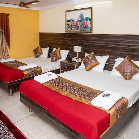 Vrindavan Comfort Inn Hyderabad Exterior foto